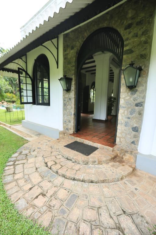 Hotel Horathapola Estate à Marawila Extérieur photo
