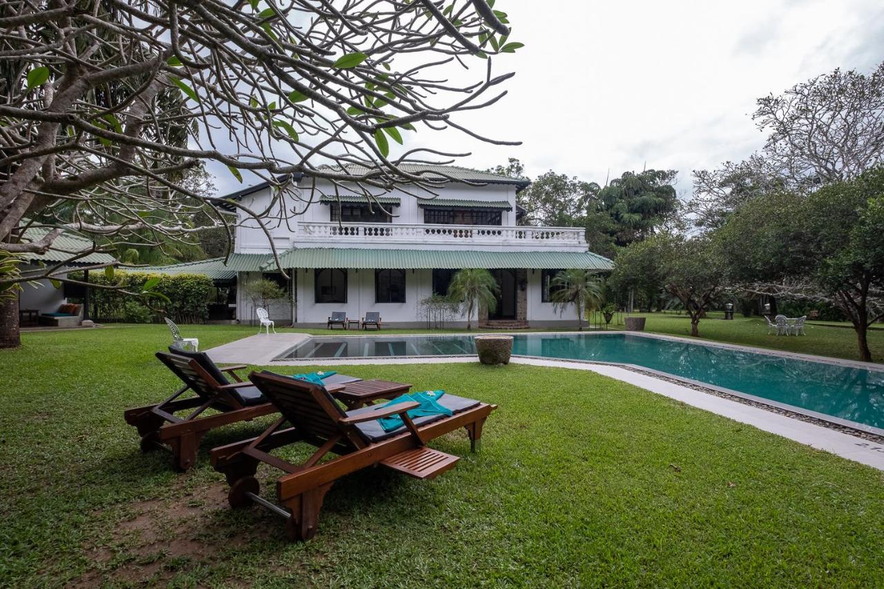 Hotel Horathapola Estate à Marawila Extérieur photo